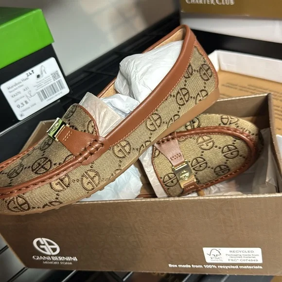 Giani Bernini Women's Dailyn Memory Foam Slip on Loafers Brown Logo Design - Picture 3 of 9